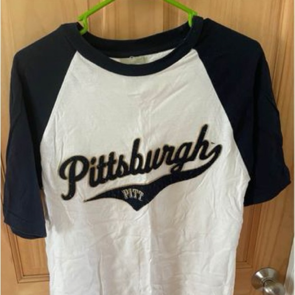 Pittsburgh (Pitt) Size Medium Shirt